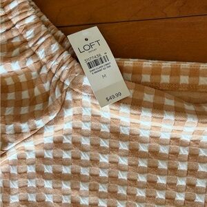 LOFT Beige and White Checkered off the shoulder top
NWT
Women's size M